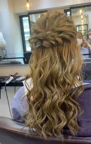 ロング ヘアアレンジ ハイトーンカラー 🦋yuri🦋のヘアスタイル