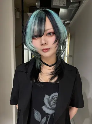 ミディアム TAIRA横浜ウルフ 🐺デザインカラーのヘアスタイル