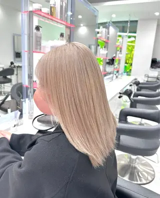 セミロング カラー ヘアアレンジ 🫧モテる💗ダメー ジレスハイトーン🫧のヘアスタイル