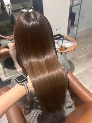ロング カラー ROOTS ANNAのヘアスタイル