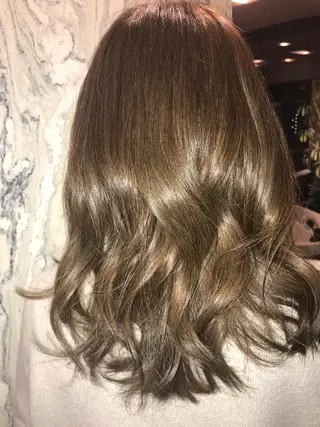 ミディアム カラー 藤井 さと実のヘアスタイル