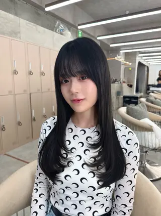 ロング カラー 髪質改善|透明 感カラー🩵レイヤーのヘアスタイル