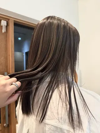 セミロング カラー hina 🛋️ブリーチカラーのヘアスタイル
