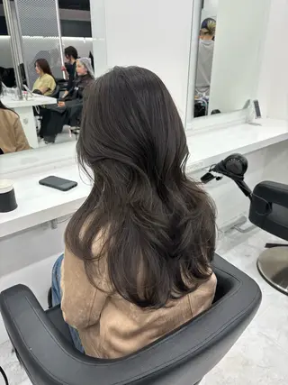 セミロング カラー 抜け感レイヤー︴ ニュアンスカラーのヘアスタイル