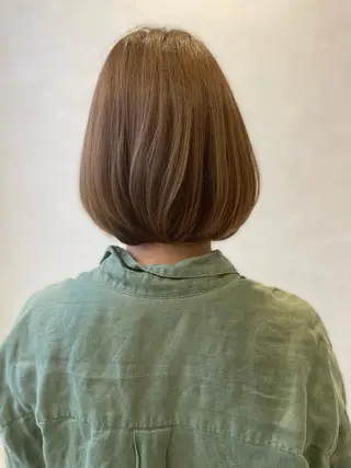 ショート カラー 絹川 琴美のヘアスタイル