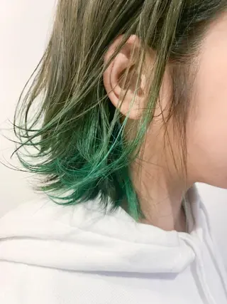 カラー 💜ショート💜 ウルフ、ボブ二色亜美のヘアスタイル