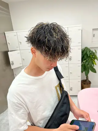 ミディアム カラー パーマ メンズ メンズパーマ特化 TAIGAのヘアスタイル