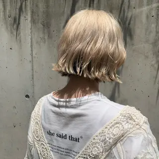 ショート カラー wakana/ 柔らかベージュカラーのヘアスタイル