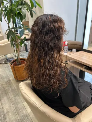ロング パーマ 能登 彩穂のヘアスタイル