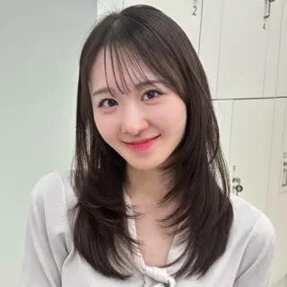 セミロング mei / レイヤー 顔まわり 🤍のヘアスタイル