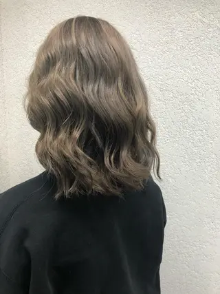 セミロング ブリーチ/髪質改善 店長　板垣智大のヘアスタイル