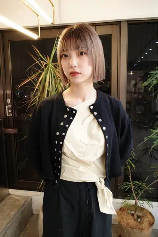 ミディアム カラー 顔周りレイヤーカット ブリーチminamiのヘアスタイル