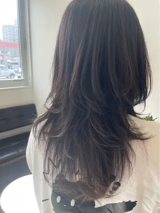 ロング 佐土原 彩音のヘアスタイル