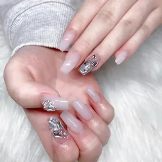 ミディアム ネイル Y. Sのネイルデザイン