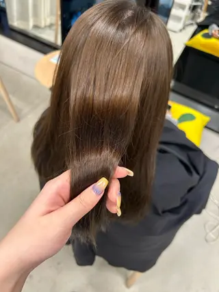 セミロング カラー SiLO Yukinaのヘアスタイル