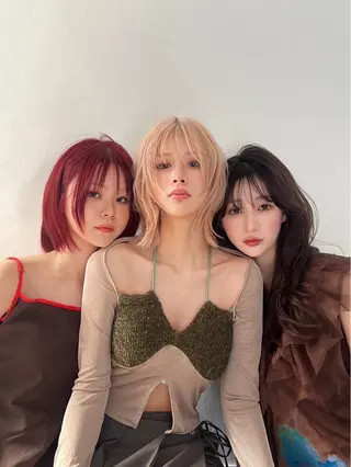 ミディアム ミルクティーベージュ outaのヘアスタイル
