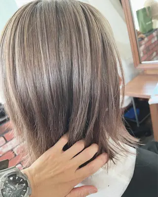 ミディアム カラー 眞壁 華子のヘアスタイル