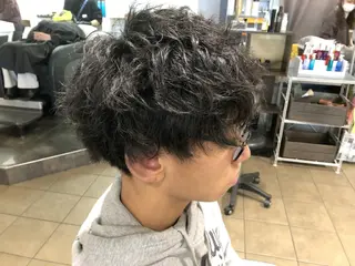 パーマ メンズ メンズ レイヤー ウルフ 弓木啓輔のヘアスタイル