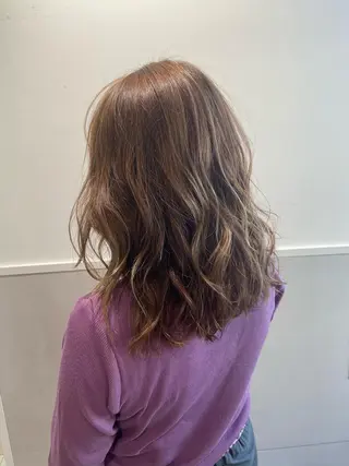 セミロング カラー 小栗 麻衣のヘアスタイル