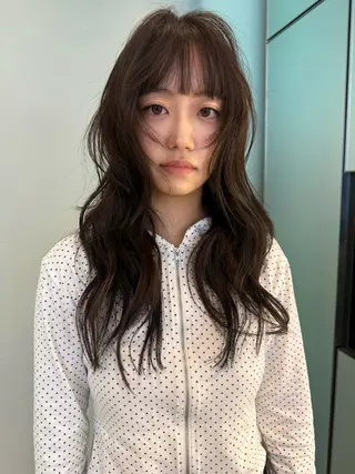 ロング anna 韓国レイヤ ー/ ハッシュカットのヘアスタイル