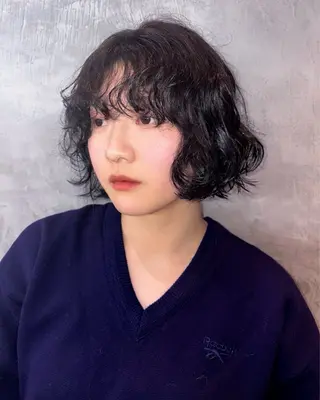 ショート カラー 淀 小南津のヘアスタイル
