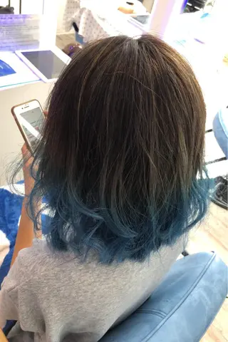 ショート カラー 白井 つづりのヘアスタイル