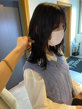 ミディアム 大阪ウルフカット ハッシュカットのヘアスタイル