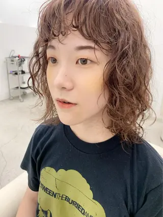 ミディアム パーマ co-kyu コキュウのヘアスタイル