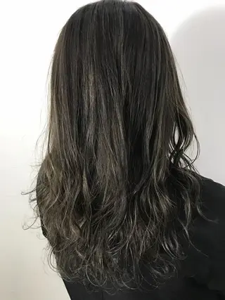 ミディアム カラー レイヤーカット 西村あきやのヘアスタイル