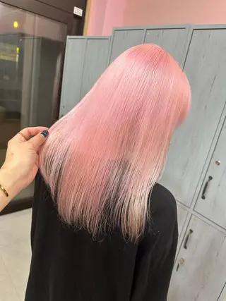 セミロング カラー ブリーチ特化🌈 MANATOのヘアスタイル
