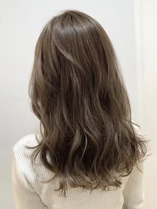 セミロング カラー 澤村 志織のヘアスタイル