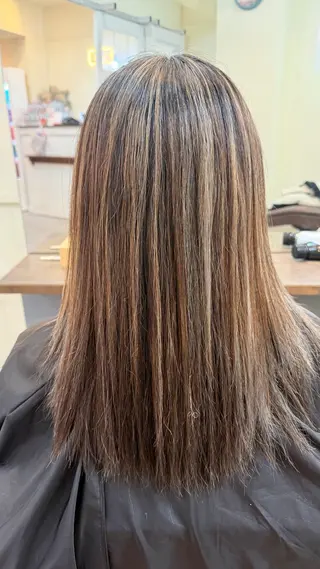 セミロング カラー 鶴見 和美のヘアスタイル