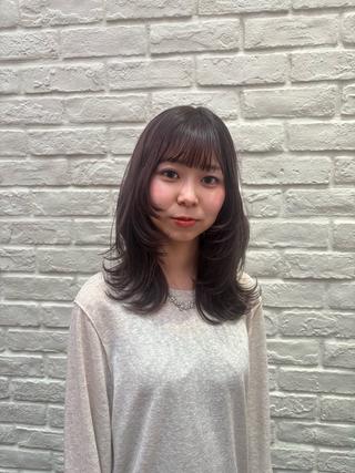 セミロング くいた あやなのヘアスタイル