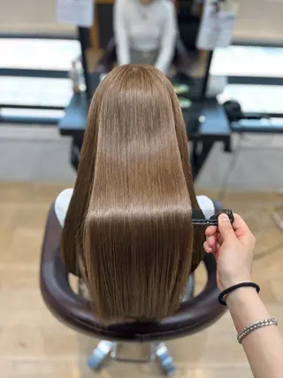カラー NEIRO/ベージュ /グレージュのヘアスタイル