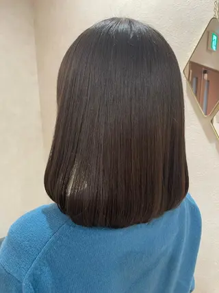ミディアム 透明感オリーブ🫒/ ブリーチなしWカラーのヘアスタイル