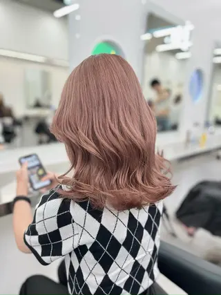 ミディアム カラー ヘアアレンジ ウルフカット×ハイ トーン職人🤍ゆうひのヘアスタイル