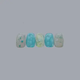 ネイル BRooCH yuzuのネイルデザイン