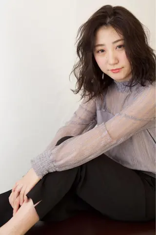 ミディアム カラー fio マナミのヘアスタイル