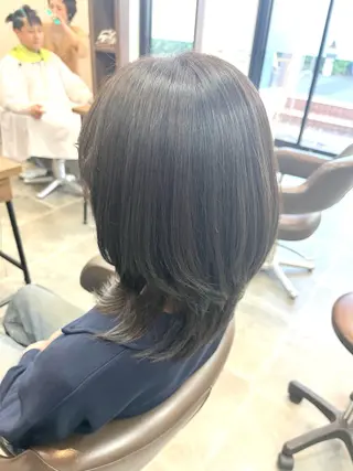 ミディアム 鈴木 絢奈のヘアスタイル