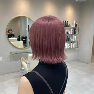 ミディアム 💕透明感赤味カラー ぱっつんボブ🩷のヘアスタイル