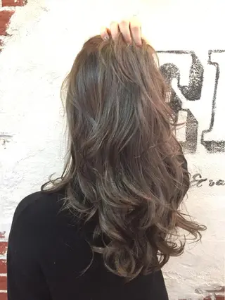 ロング EIGHT plum TOKIOリミテッドのヘアスタイル