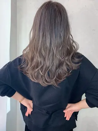 ミディアム カラー Luxbe hakataのヘアスタイル