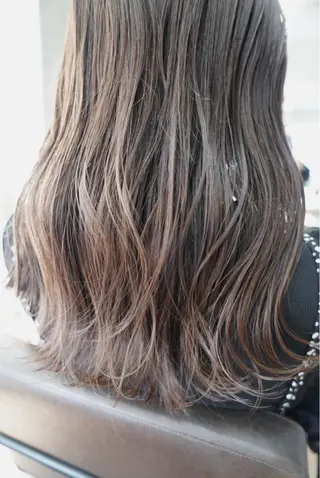 ロング カラー 西岡 優太のヘアスタイル