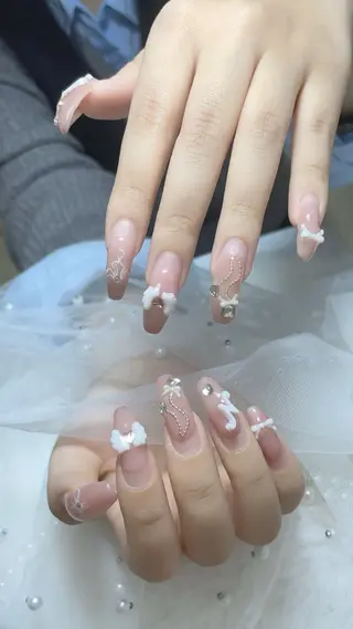 ネイル クリスタル ネイルのネイルデザイン