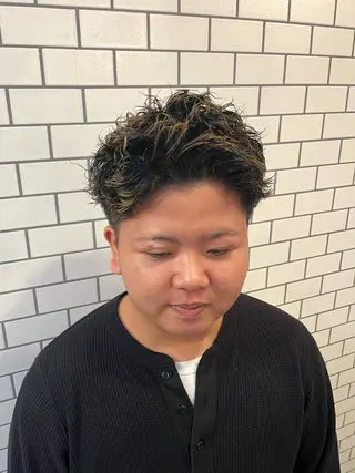 ショート クボタ マコトのヘアスタイル