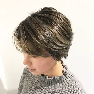 ショート 🎨艶感ニュアンス カラー🐬櫻井海星のヘアスタイル