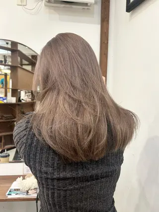 ミディアム カラー 垢抜けヘア🐈‎🤍 mioのヘアスタイル