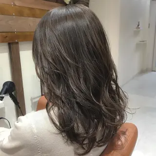 セミロング カラー 【透明感、艶髪】西村 有司のヘアスタイル