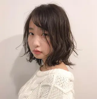 ミディアム レイヤー/大人ボブ| ワタナベ リョウカのヘアスタイル