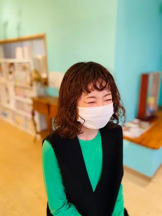 ミディアム カラー パーマ 岩谷 美香のヘアスタイル
